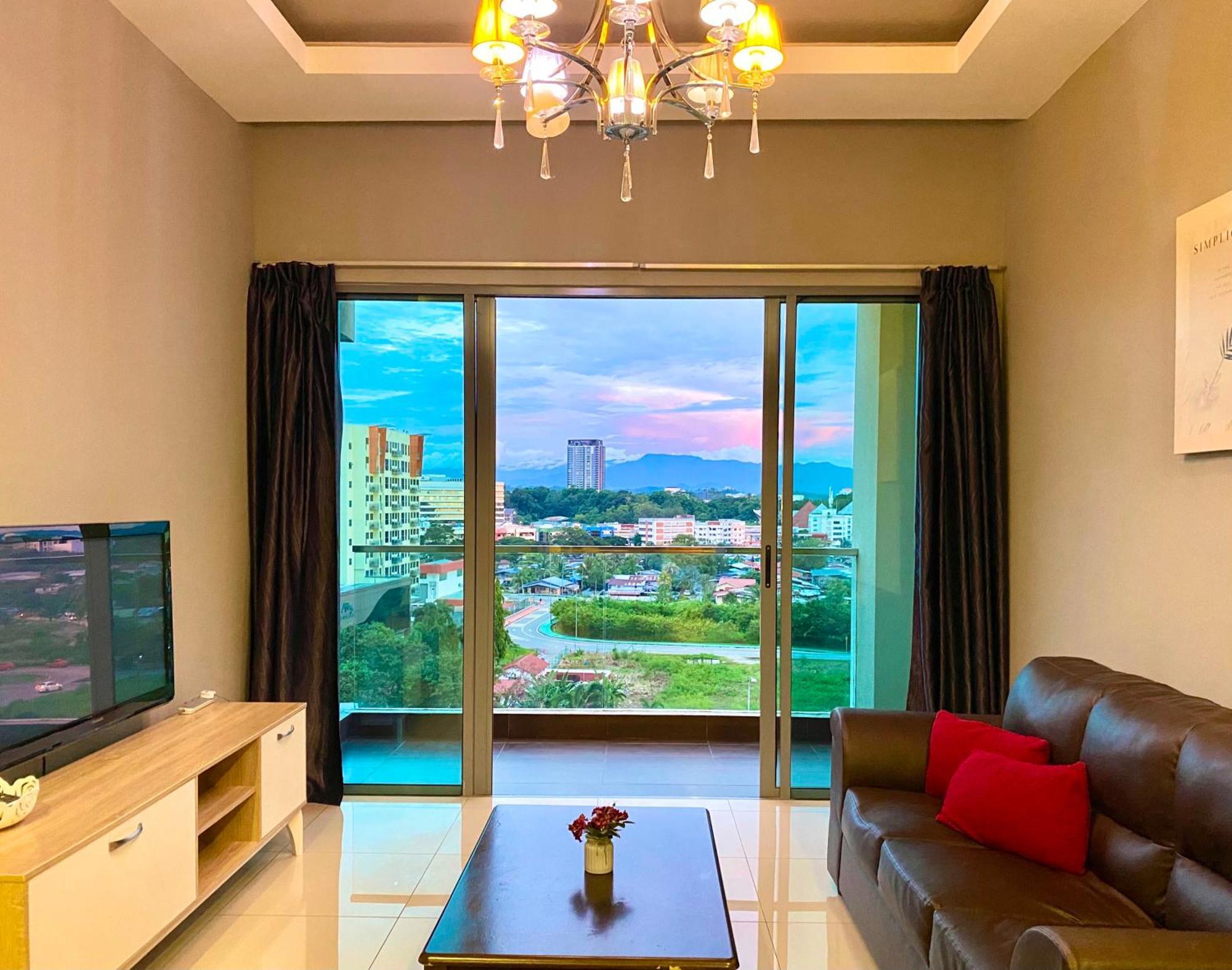 Capital O 90987 The Loft Residences Homestay @ Imago Shopping Mall 2 Kampong Sembulan Exterior foto
